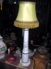 Lampa cu picior din marmura alba cu vinisoare si benzi aurii