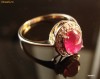 inel aur 18K cu rubin caboson si diamante