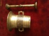 Mojar urias cu pistil mare ,bronz, inaltime 17 cm,diametru baza 11 cm, diametru gura 17cm , pistil lungime 29 cm , diametru capete 5 cm , Superb ,