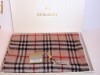 Fular Burberry. Foarte fin si moale la atingere!