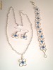Set  lucrat manual -cercei, bratara si medalion- cu cristale Swarovski albastre