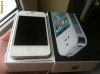 Vand iPhone 4 32GB White(Alb) CDMA impecabil.La cutie.Codat Verizon America.Nu are cititor de cartela sim .