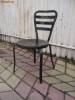 Scaun metalic negru cu blat de plastic