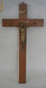 Cruce din lemn cu Isus din bronz foto