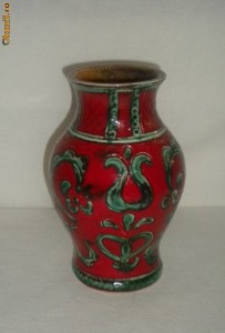 Vaza din ceramica cu model verde foto