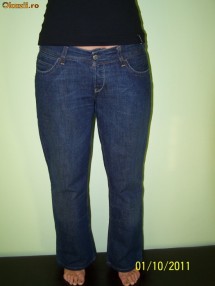 blugi originali LEVI'S, marime 30, culoare albastru foto