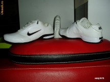 ADIDASI NIKE