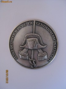F.RARA!EMBLEMA FRANCEZA ARGINTATA A SCOLII NAT.DE OFITERI JANDARMI DIN ANII 20 foto