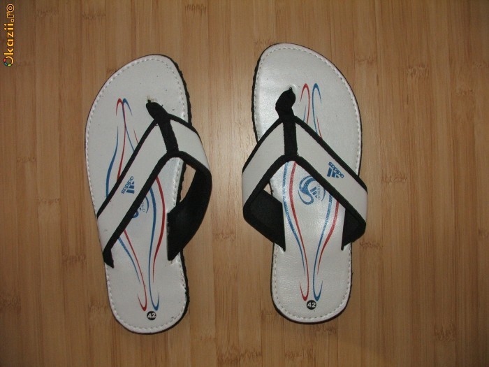 papuci barbatesti adidas 40 ron foto mare