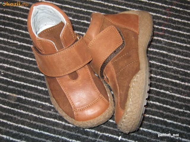 Bocanci/ghetute copii, UNISEX, BO BELL,piele naturala , UK7, EUR24 NOU foto mare