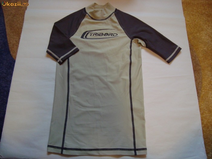 Tricou Decathlon foto mare