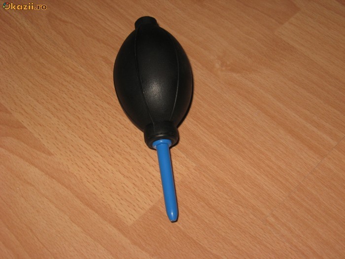 Pompa Pompita Suflat Aerul Din Telefoane Laptopuri Aparate Foto foto mare