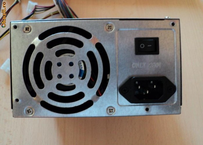 Vand sursa Maxpower  400W cu 6 molexuri foto mare