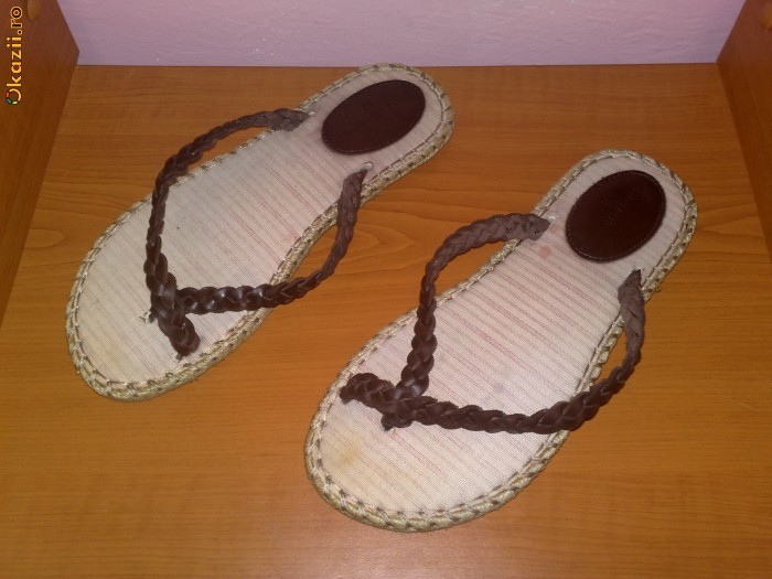 SLAPI TOMMY HILFIGER PIELE foto mare