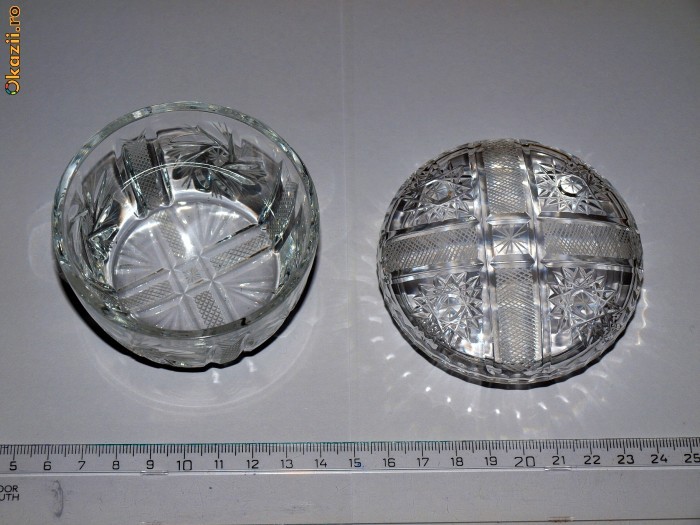 BOMBONIERA VECHE DIN CRISTAL = REDUCERE !!! foto mare