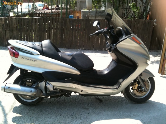 vand scuter Yamaha Majesty 250 cm URGENT!!!!!!! foto mare