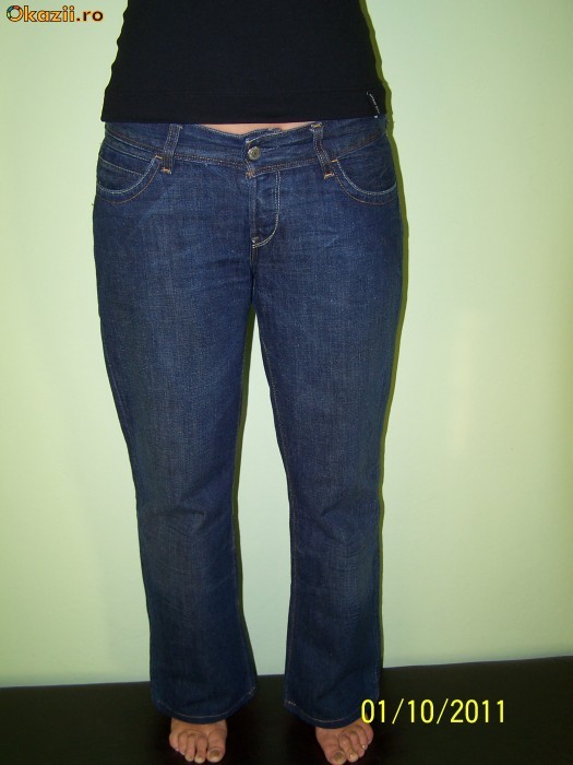 blugi originali LEVI'S, marime 30, culoare albastru foto mare