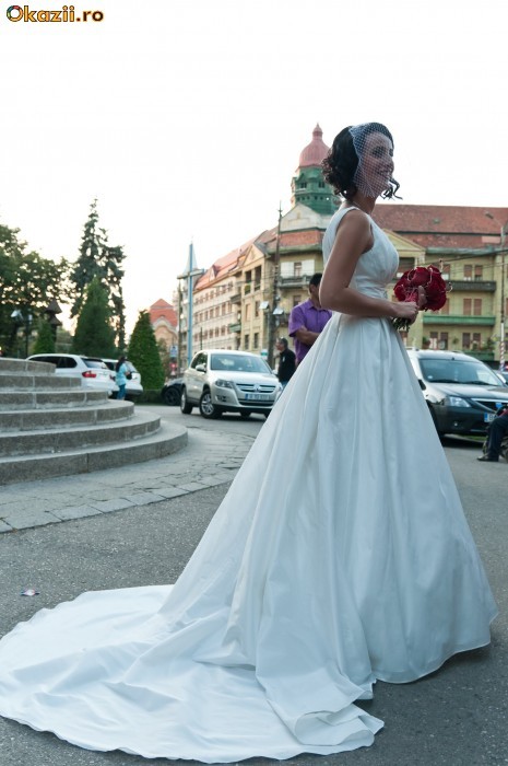 Rochie de mireasa din tafta cu trena alba foto mare