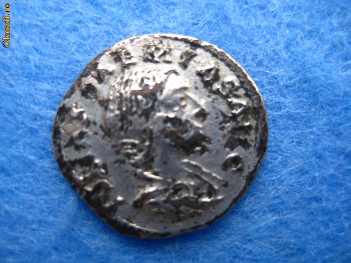DENAR ROMAN CU JULIA SOAEMIAS, NUMI SUBAERATI foto mare
