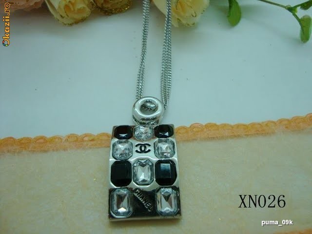 Lantisor Chanel foto mare