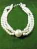 1 - SUPERB COLIER TRIPLU DE SIMILI  PERLE CU INCHIZATOARE DIN  ARGINT AURIT - PRODUS DE CELEBRA FIRMA  DE JEWELRY FASHION  MAJORICA   SPANIA