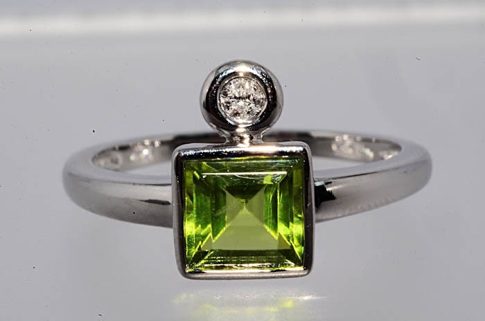 Inel aur 14k cu peridot si diamante (produse noi in stoc) foto mare Inel aur 14k cu peridot si diamante (produse noi in stoc) foto mare
